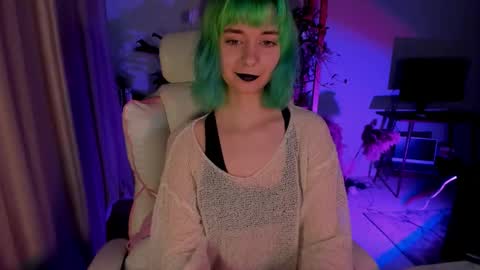 Snapshot of mylaweb chatting on 10.04.25 MylaFlores online show from 10.04.25