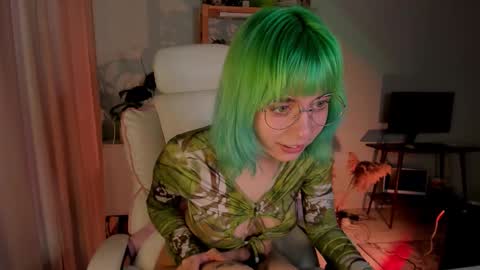 Snapshot of mylaweb chatting on 10.09.25 MylaFlores online show from 10.09.25