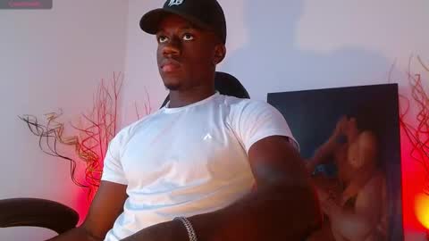 Snapshot of mylowallacee chatting on 02.10.25 Mylo Wallace  online show from 02.10.25