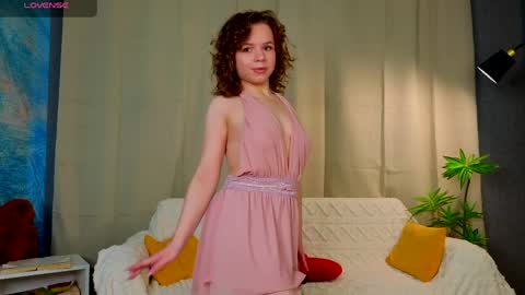 Snapshot of mymonique chatting on 04.01.26 Monique with Curls online show from 04.01.26