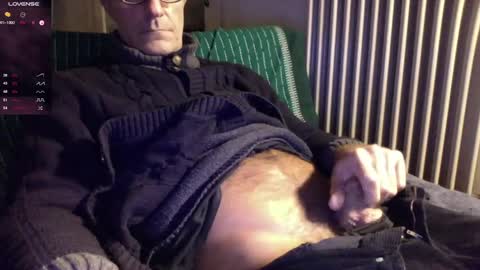 Snapshot of mynakedbeach chatting on 12.24.24 Bi sexy guy lovense hush is on private is open or password show tip if you like. online show from 12.24.24