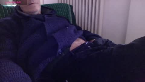 Snapshot of mynakedbeach chatting on 02.08.25 Bi sexy guy lovense hush is on private is open or password show tip if you like. online show from 02.08.25