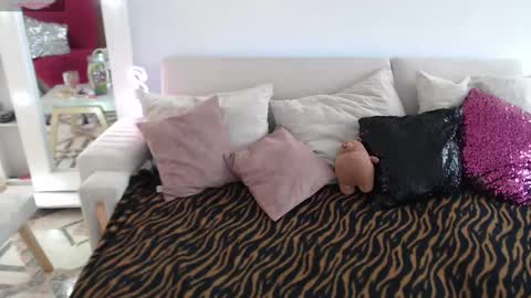 Myrna Sessions online show from 12.21.25