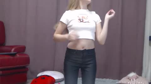 Snapshot of mysterygirl2023 chatting on 10.29.25 Mystery Girl online show from 10.29.25