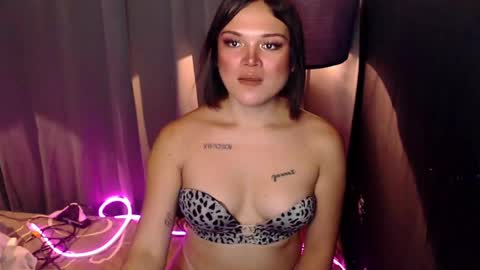 UR GIRL NEXTDOOR online show from 03.07.25