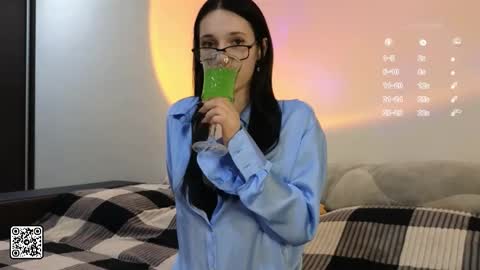 Snapshot of mysthush chatting on 10.12.25 Mia online show from 10.12.25