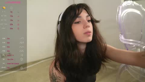 Snapshot of mystica_ chatting on 09.22.25 MILLI online show from 09.22.25