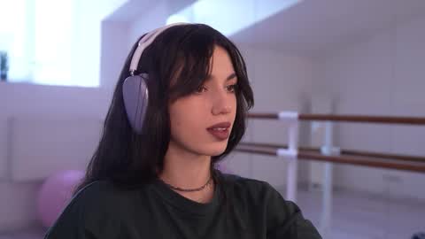 Snapshot of mystica_ chatting on 09.23.25 MILLI online show from 09.23.25