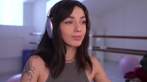 Snapshot of mystica_ chatting on 09.24.25 MILLI online show from 09.24.25