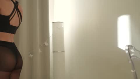 Snapshot of mystica_ chatting on 09.25.25 MILLI online show from 09.25.25