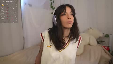 Snapshot of mystica_ chatting on 09.29.25 MILLI online show from 09.29.25