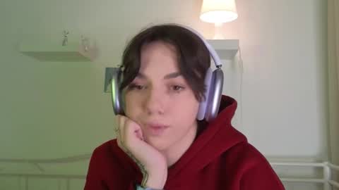 Snapshot of mystica_ chatting on 10.02.25 MILLI online show from 10.02.25