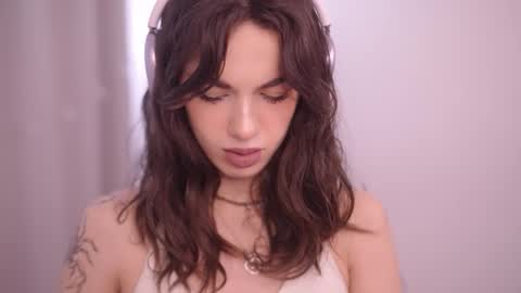 Snapshot of mystica_ chatting on 10.09.25 MILLI online show from 10.09.25