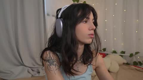 Snapshot of mystica_ chatting on 10.20.25 MILLI online show from 10.20.25