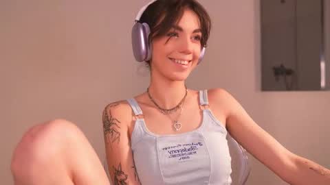 Snapshot of mystica_ chatting on 10.22.25 MILLI online show from 10.22.25