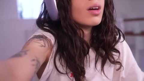 Snapshot of mystica_ chatting on 10.27.25 MILLI online show from 10.27.25