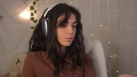 Snapshot of mystica_ chatting on 10.28.25 MILLI online show from 10.28.25