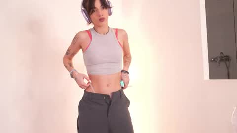 Snapshot of mystica_ chatting on 11.01.25 MILLI online show from 11.01.25