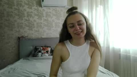 Snapshot of mysticglimmer chatting on 04.20.26 Anika online show from 04.20.26