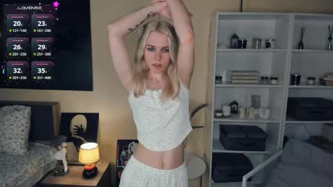 Snapshot of myviolet_rush chatting on 10.09.25 Olivia or just olive online show from 10.09.25