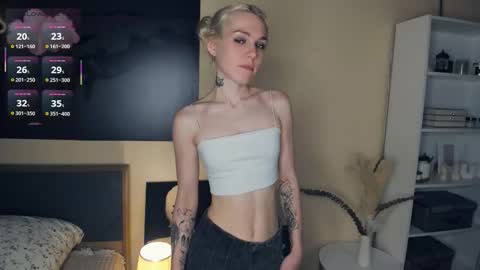 Snapshot of myviolet_rush chatting on 10.16.25 Olivia or just olive online show from 10.16.25