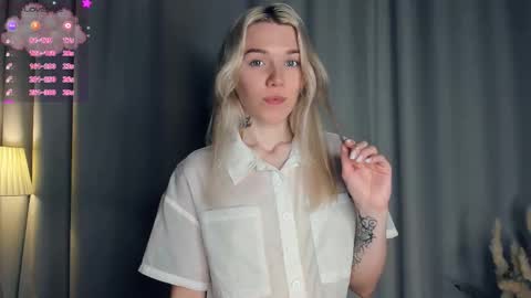 Snapshot of myviolet_rush chatting on 10.31.25 Olivia or just olive online show from 10.31.25