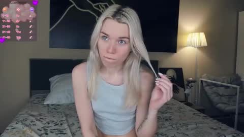 Snapshot of myviolet_rush chatting on 11.02.25 Olivia or just olive online show from 11.02.25