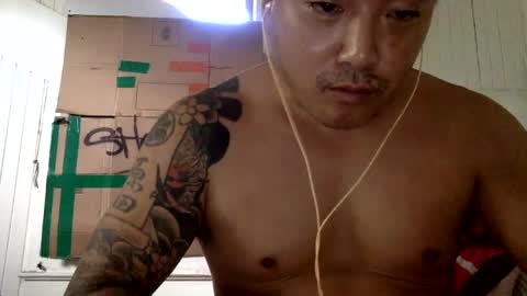 str8 dom alphaAsian Daddy type. sorry not bi or  curious but i dont judgediscrimenate. online show from 02.09.25