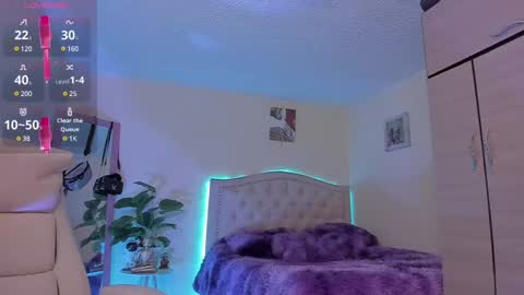 Snapshot of naath_ chatting on 12.18.24 anny online show from 12.18.24