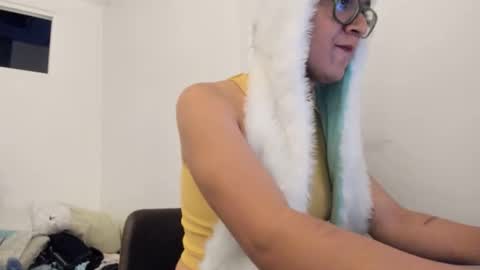 Nadia Clara online show from 11.25.25