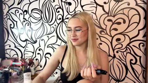 Snapshot of nadiaknake chatting on 02.28.26 Katrin online show from 02.28.26