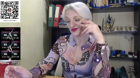 Snapshot of nadin_slut chatting on 12.22.24 Nadin online show from 12.22.24