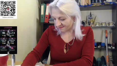 Snapshot of nadin_slut chatting on 12.24.24 Nadin online show from 12.24.24