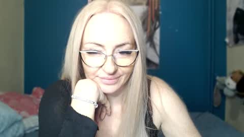 nadinnnea online show from 11.24.25