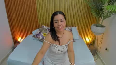 N A H I A online show from 03.05.25