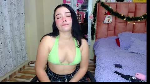 nahia cute     only   online show from 12.18.24