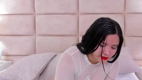 Snapshot of nahiamonet chatting on 10.29.25 Nahia  online show from 10.29.25