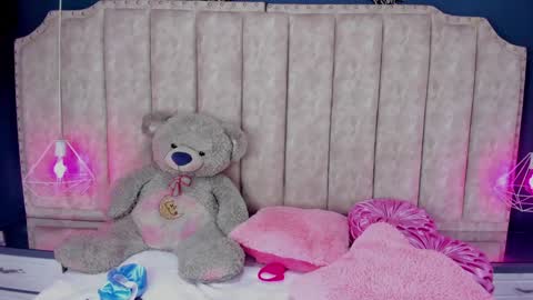 Snapshot of nahiarareina chatting on 12.16.24 NahiaraReina online show from 12.16.24