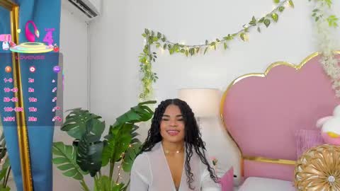 Snapshot of nahiarareina chatting on 09.12.25 NahiaraReina online show from 09.12.25