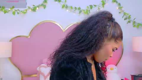 NahiaraReina  online show from 12.02.25