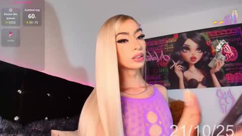 Snapshot of nahiavictoria chatting on 10.21.25 NahiaVictoria  online show from 10.21.25