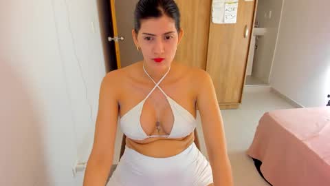 independent model online show from 02.07.25