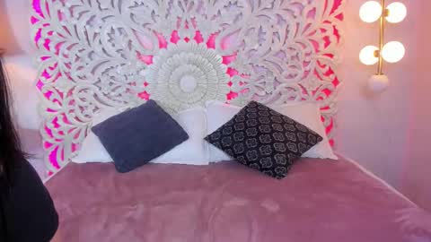 Nahomi online show from 10.17.25