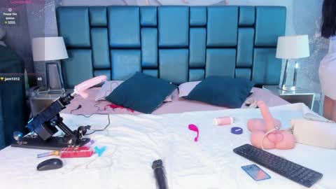 Nahomi online show from 02.19.25