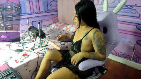Snapshot of nahomy_ember chatting on 10.07.25 nahomy online show from 10.07.25