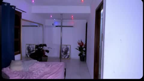 Nahomy online show from 01.09.26