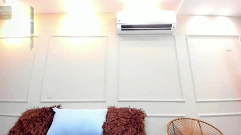Nahomy online show from 01.09.25