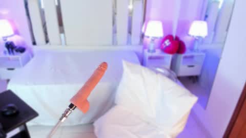 Nahomy Roberts online show from 11.03.25