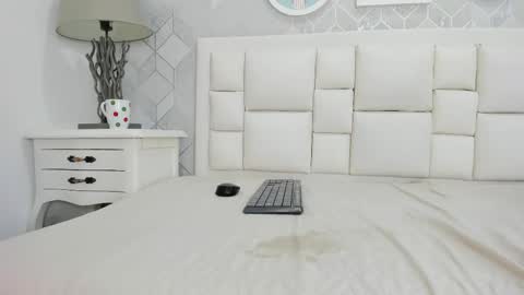 naia_cox online show from 02.03.26