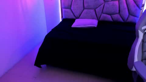 Snapshot of naia_karter chatting on 01.11.25 online show from 01.11.25